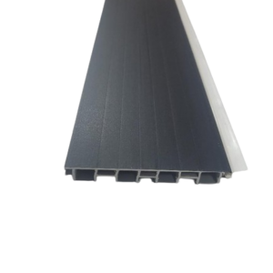 Accesoriu pentru mobilă: Plinta neagra 4 ml H150. Compatibil cu bucătării, dormitoare, sufragerii și alte piese de mobilier.