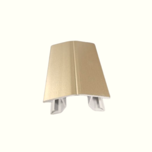 Accesoriu pentru mobilă: Plinta folie aluminiu 4 ml H100, finisaj auriu. Compatibil cu bucătării, dormitoare, sufragerii și alte piese de mobilier.