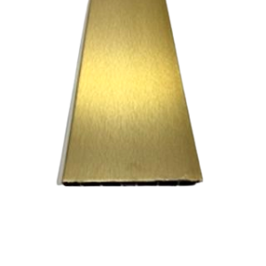 Accesoriu pentru mobilă: Plinta folie aluminiu 4 ml H120, finisaj auriu. Compatibil cu bucătării, dormitoare, sufragerii și alte piese de mobilier.