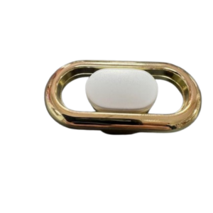 Accesoriu pentru mobilă: Buton Kelen auriu+alb. Compatibil cu bucătării, dormitoare, sufragerii și alte piese de mobilier.